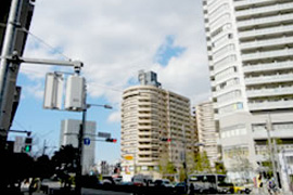 「勝どき」駅付近の街並み。